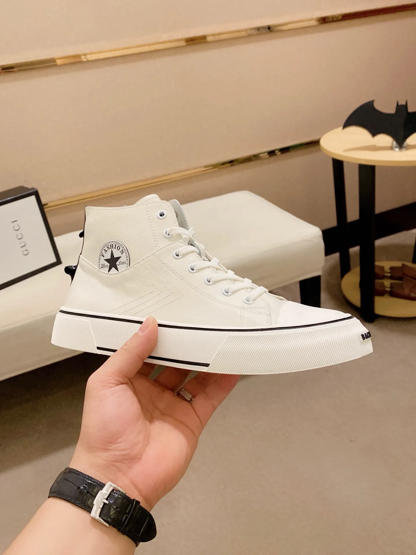 Men's clothing and shoes💰:480💰 (GUCCI) The latest model from the official website🎁🎁Casual and fashionable men's shoes👟, hot style💥The version is simple and elegant, exclusive for trendy men. Unique latest brand elements from the official website👑Original Gucci decoration, fashionable and generous, the fabric is original cowhide ✅Sheepskin lining, the official website specifies wear-resistant casual outsole, the classic model is taken in kind at the counter🎬38-44 (45 is custom-made and cannot be returned or exchanged)